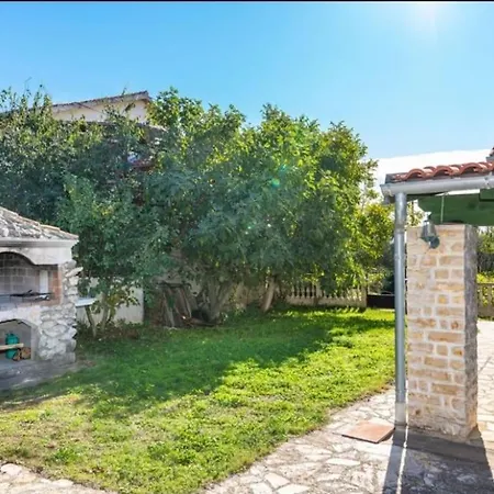 Irina Lägenhet Policnik