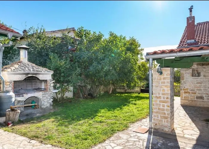 Irina Lägenhet Policnik