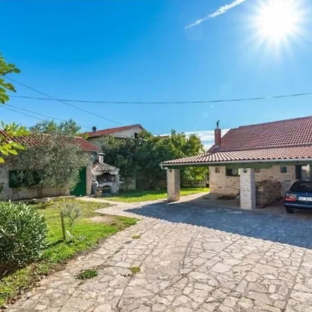 Irina Apartamento *